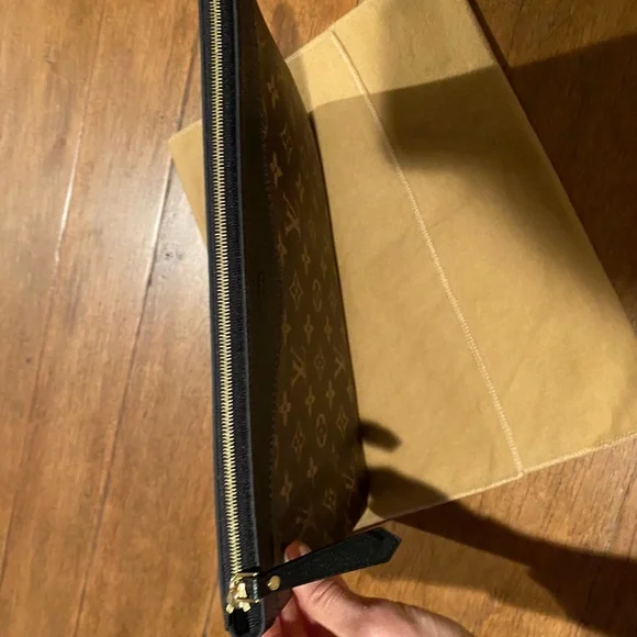 Louis Vuitton daily pouch - Picture 13 of 17